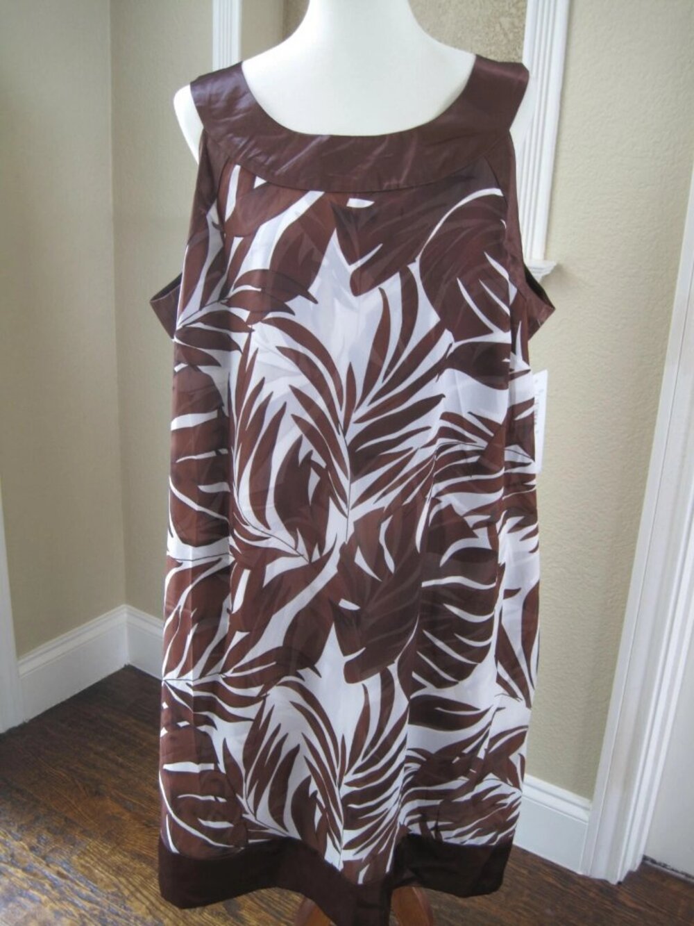 NWT Signature by Robbie Bee Brown/White Dress Size 22W MSRP $99